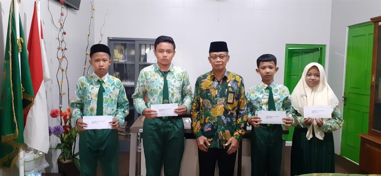 Pentasyarufan Dana Bantuan Sosial Baznas Kepada Siswa MTsN 4 Sidoarjo