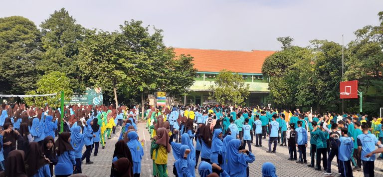MTsN 4 Sidoarjo Lakukan Aksi Nyata Jumat Berseri (Bersih, Sehat, dan Asri)