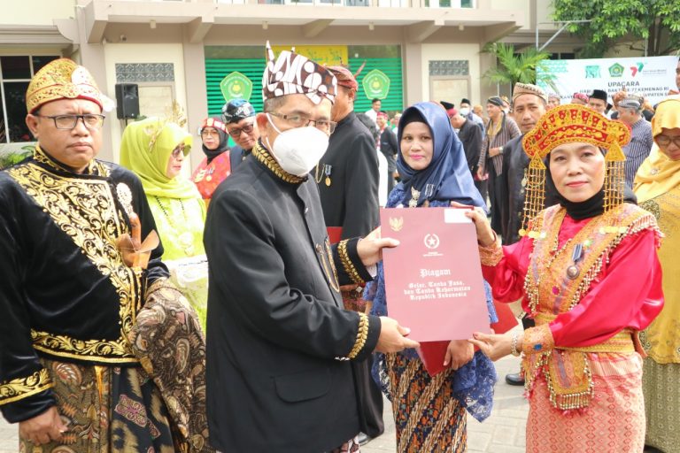 <strong>Peringati HAB ke-77, Kemenag Sidoarjo Berikan Penghargaan Karya Satyalencana Bagi 23 Pegawai</strong>