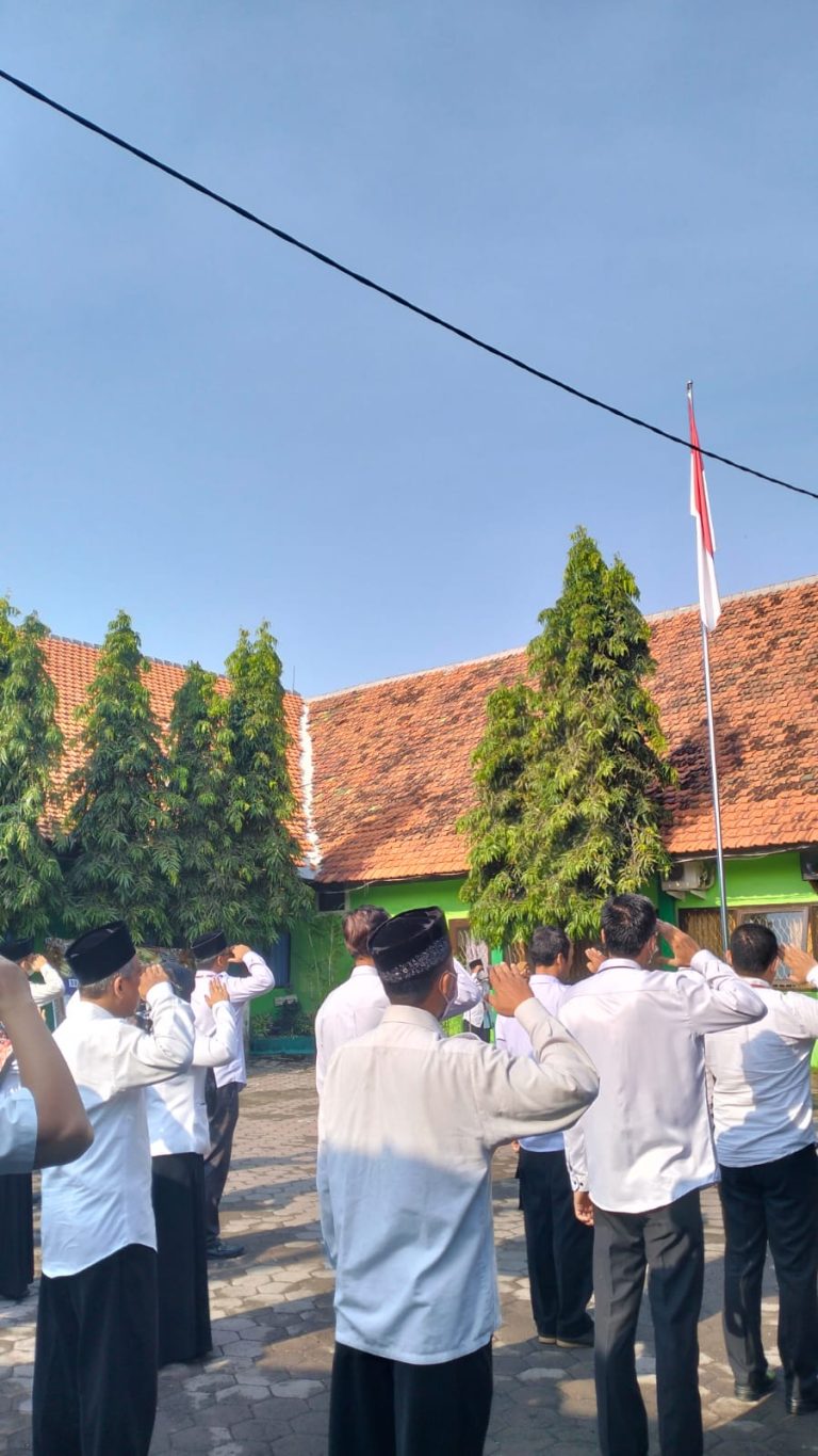 Apel Penghormatan Bendera dan Doa, Kasubag TU : Zona Integritas Punya Makna Sangat Luas