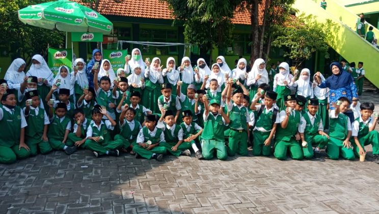 Senam Sehat bersama MILO di MIN 2 Sidoarjo
