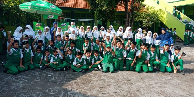 Senam Sehat bersama MILO di MIN 2 Sidoarjo