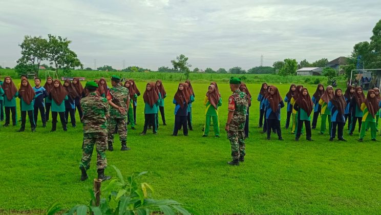 Babinsa Tulangan Masuk MTsN 4 Sidoarjo Lakukan Giat Wawasan Kebangsaan