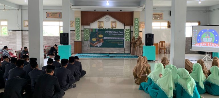 Kasi PD Pontren dan Kejari Sidoarjo Beri Penyuluhan ke Santri Ponpes Modern Al-Amanah Junwangi Krian