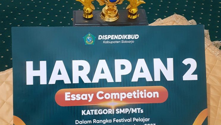 Merindah Ayu Astutik Peraih Juara Lomba Menulis Essay