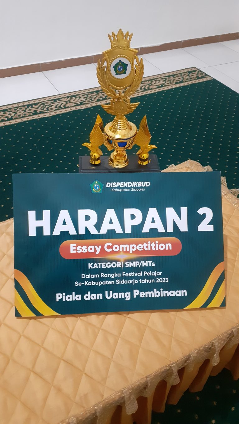 Merindah Ayu Astutik Peraih Juara Lomba Menulis Essay