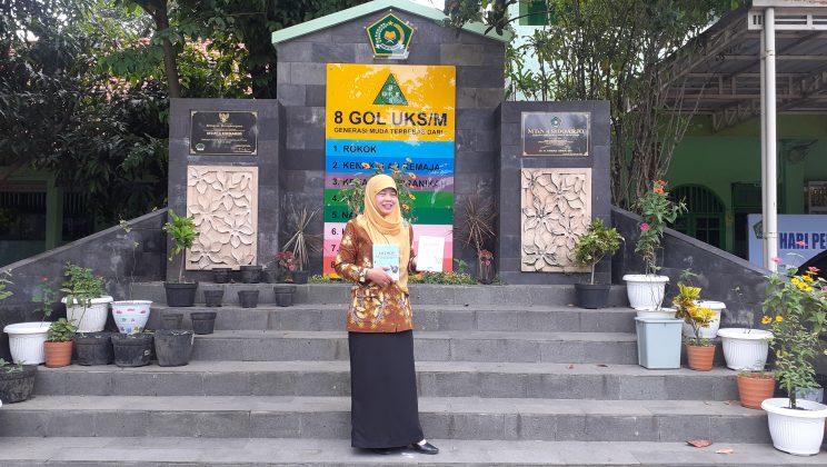 Guru Penulis Asal MTsN 4 Sidoarjo, Terus Berkarya Ciptakan Karya
