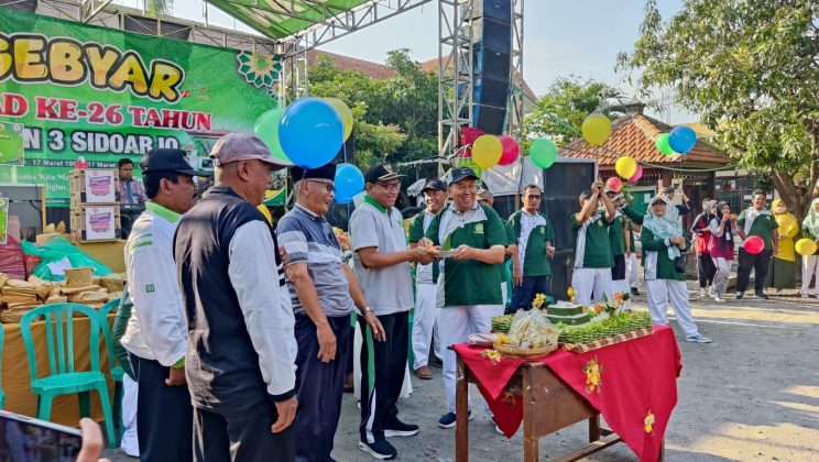 Peringati Milad Ke-26, MTs Negeri 3 Sidoarjo Gelar Jalan Sehat