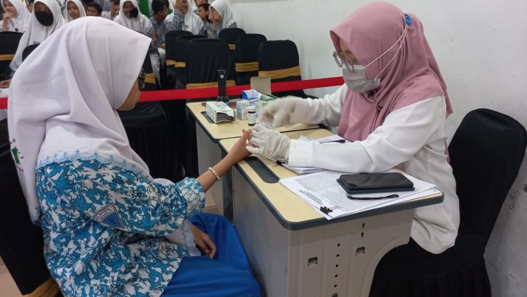 Screening Kesehatan Remaja, MTsN 1 Sidoarjo Berkolaborasi dengan Puskesmas Sidoarjo