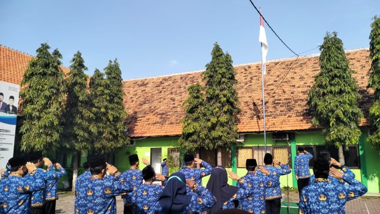 Upacara Hormat Bendera dan Do’a Tanggal 17
