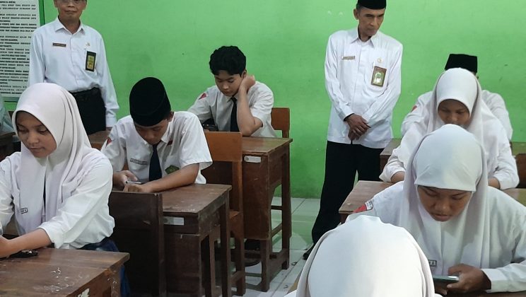 Kasi Pendma Lakukan Monev Asesmen Madrasah di MTsN 4 Sidoarjo