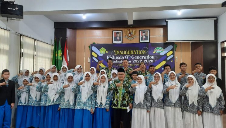 Ekstrakurikuler Bahasa Inggris MTsN 1 Sidoarjo Gelar “Inauguration Efclusda 6th Generation”