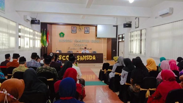 MTsN 1 Sidoarjo Rutin Ngaos Sareng Abah Selama Bulan Ramadhan