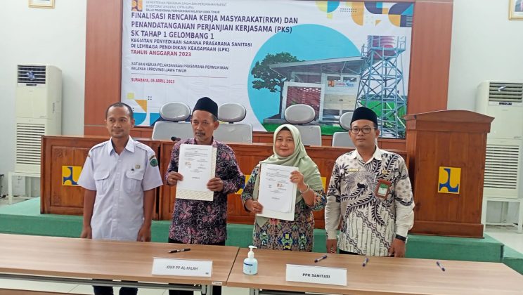 Kasi PD Pontren Hadiri Penandatanganan Bantuan Sanitasi untuk Pondok Pesantren