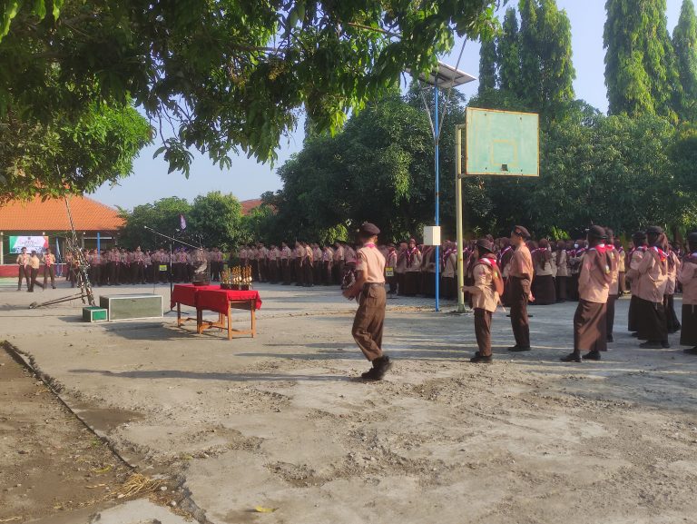 Cetak Generasi Hebat, MTs Negeri 3 Sidoarjo Gelar Perkemahan Evaluasi Pramuka