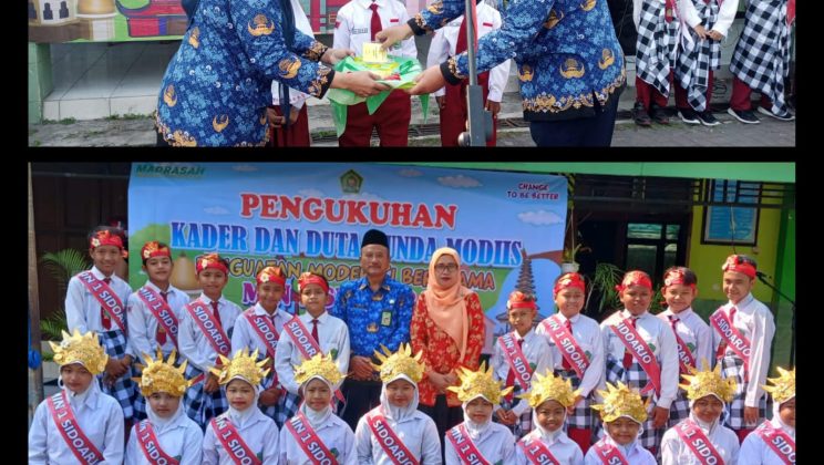 Kegiatan MATSAMA di MIN 1 Sidoarjo Tahun Pelajaran 2023/2024 Madrasah Ibtidaiyah Negeri 1 Sidoarjo menggelar Pembukaan Masa Ta’aruf Siswa Baru Madrasah (Matsama) di halaman madrasah, yang diikuti oleh seluruh guru, karyawan dan siswa kelas 1. Kegiatan MATSAMA dibuka secara resmi oleh kepala Madrasah Ibtidaiyah Negeri 1 Sidoarjo. Diantara tujuan kegiatan Matsama ini mengenalkan lingkungan madrasah kepada peserta didik baru, mendorong siswa untuk bersikap proaktif serta memotivasi siswa untuk memiliki kebiasaan belajar bersama dan berkelompok. Bapak Musta’in S.Pd, selaku Kepala Madrasah mengucapkan rasa syukur atas terlaksananya kegiatan MATSAMA ini. Ia berharap semoga dengan adanya kegiatan ini dapat menanamkan sikap positif pada diri siswa-siswi baru. “Selamat bergabung dengan MIN 1 Sidoarjo. Semoga melalui kegiatan ini dapat tercipta kedisiplinan, kejujuran, dan memotivasi untuk tekun belajar serta dapat mematuhi semua tata tertib yang telah ditetapkan oleh Madrasah,” harapnnya di akhir sambutan. Sebagai penanda dimulainya kegiatan Matsama, para siswa kelas 1 melepaskan balon yang dipegangnya masing-masing dengan mengucap basmalah secara serentak. “Bismillahirrahmanirrahim !,” teriak anak-anak secara bersamaan, yang disambut sorak sorai dan tepuk tangan seluruh peserta Matsama sebagai bentuk ungkapan kegembiraan. Kegiatan Matsama ini wajib diikuti oleh seluruh siswa baru MIN 1 Sidoarjo yang dimulai pada Senin-Selasa (17-18/7/2023). Hari pertama MATSAMA diisi dengan pengenalan diri dan perkenalan dengan semua guru serta lingkungan sekolah. Pada pembukaan Matsama kali ini juga digelar pengukuhan Kader dan Duta Bunda Modiis MIN 1 Sidoarjo. Ini merupakan tindak lanjut dari kegiatan sebelumnya yaitu pengukuhan Agen Bunda Modiis. Agen Bunda Modiis terdiri dari ibu-ibu DWP sedangkan Duta berasal dari unsur siswa-siswi. Para Bunda Modiis memakai slempang bertuliskan AGEN BUNDA MODIIS MIN 1 SIDOARJO. Sosialisasi penerapan Bunda Modiis ( Bangkit untuk Negara Damai dan Aman yang Moderat, Inspiratif, Inovatif dan Santun ) harus menyebar ke lingkungan sekitar. Agen dan Kader mensosialisasikan kepada rekan guru serta kepada siswa. Dari unsur siswa harus ada duta yang mewakili dan mensosialisasikan kepada rekan-rekannya maupun kepada adik kelasnya. Pengukuhan Duta Modiis diawali dengan menyerukan yel-yel bersama. Hari kedua siswa baru mengikuti Fun Game yang terdiri dari beberapa permainan secara berkelompok. Dengan tujuan diantaranya membangun sifat gotong royong, melatih kemampuan problem solving serta mendorong imajinasi dan kreativitas siswa baru. Pada hari kedua kegiatan Matsama terlihat siswa kelas 1 masih sangat antusias. Mereka mengikuti fun game dengan penuh semangat. Salah satu peserta didik baru Syafiya Meysha Azzahra mengatakan, “Seru sekali kegiatannya capek sih tapi senang punya teman baru dan guru baru, ”ucapnya dengan nada gembira.