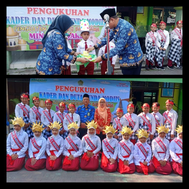 Kegiatan MATSAMA di MIN 1 Sidoarjo Tahun Pelajaran 2023/2024 Madrasah Ibtidaiyah Negeri 1 Sidoarjo menggelar Pembukaan Masa Ta’aruf Siswa Baru Madrasah (Matsama) di halaman madrasah, yang diikuti oleh seluruh guru, karyawan dan siswa kelas 1. Kegiatan MATSAMA dibuka secara resmi oleh kepala Madrasah Ibtidaiyah Negeri 1 Sidoarjo. Diantara tujuan kegiatan Matsama ini mengenalkan lingkungan madrasah kepada peserta didik baru, mendorong siswa untuk bersikap proaktif serta memotivasi siswa untuk memiliki kebiasaan belajar bersama dan berkelompok. Bapak Musta’in S.Pd, selaku Kepala Madrasah mengucapkan rasa syukur atas terlaksananya kegiatan MATSAMA ini. Ia berharap semoga dengan adanya kegiatan ini dapat menanamkan sikap positif pada diri siswa-siswi baru. “Selamat bergabung dengan MIN 1 Sidoarjo. Semoga melalui kegiatan ini dapat tercipta kedisiplinan, kejujuran, dan memotivasi untuk tekun belajar serta dapat mematuhi semua tata tertib yang telah ditetapkan oleh Madrasah,” harapnnya di akhir sambutan. Sebagai penanda dimulainya kegiatan Matsama, para siswa kelas 1 melepaskan balon yang dipegangnya masing-masing dengan mengucap basmalah secara serentak. “Bismillahirrahmanirrahim !,” teriak anak-anak secara bersamaan, yang disambut sorak sorai dan tepuk tangan seluruh peserta Matsama sebagai bentuk ungkapan kegembiraan. Kegiatan Matsama ini wajib diikuti oleh seluruh siswa baru MIN 1 Sidoarjo yang dimulai pada Senin-Selasa (17-18/7/2023). Hari pertama MATSAMA diisi dengan pengenalan diri dan perkenalan dengan semua guru serta lingkungan sekolah. Pada pembukaan Matsama kali ini juga digelar pengukuhan Kader dan Duta Bunda Modiis MIN 1 Sidoarjo. Ini merupakan tindak lanjut dari kegiatan sebelumnya yaitu pengukuhan Agen Bunda Modiis. Agen Bunda Modiis terdiri dari ibu-ibu DWP sedangkan Duta berasal dari unsur siswa-siswi. Para Bunda Modiis memakai slempang bertuliskan AGEN BUNDA MODIIS MIN 1 SIDOARJO. Sosialisasi penerapan Bunda Modiis ( Bangkit untuk Negara Damai dan Aman yang Moderat, Inspiratif, Inovatif dan Santun ) harus menyebar ke lingkungan sekitar. Agen dan Kader mensosialisasikan kepada rekan guru serta kepada siswa. Dari unsur siswa harus ada duta yang mewakili dan mensosialisasikan kepada rekan-rekannya maupun kepada adik kelasnya. Pengukuhan Duta Modiis diawali dengan menyerukan yel-yel bersama. Hari kedua siswa baru mengikuti Fun Game yang terdiri dari beberapa permainan secara berkelompok. Dengan tujuan diantaranya membangun sifat gotong royong, melatih kemampuan problem solving serta mendorong imajinasi dan kreativitas siswa baru. Pada hari kedua kegiatan Matsama terlihat siswa kelas 1 masih sangat antusias. Mereka mengikuti fun game dengan penuh semangat. Salah satu peserta didik baru Syafiya Meysha Azzahra mengatakan, “Seru sekali kegiatannya capek sih tapi senang punya teman baru dan guru baru, ”ucapnya dengan nada gembira.