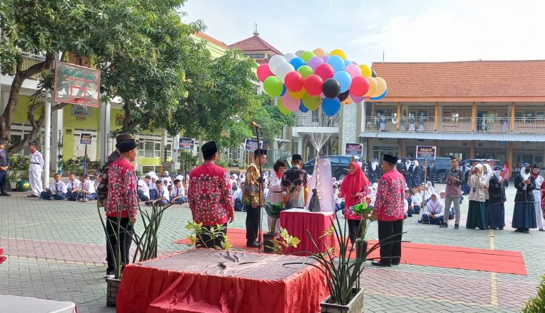 Plt. Kabid Pendma Kanwil Resmi Buka MATSAMA MTsN 1 Sidoarjo