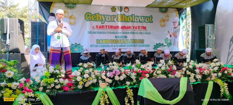 Sambut Tahun Baru Hijriyah 1445, MTs Negeri 3 Sidoarjo Bersholawat Bareng Habib Hasan Alaydrus