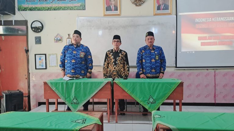 Upacara memperingati HUT RI ke-78 di MIN 1 Sidoarjo