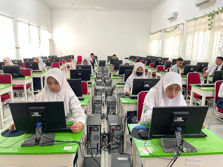 Simak Pelaksanaan ANBK Utama di MTsN 1 Sidoarjo