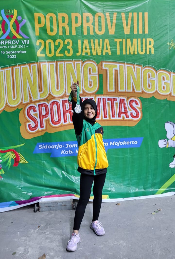 Porprov VIII Jatim 2023, Siswi MTsN 1 Sidoarjo Berhasil Merebut Medali Perak Pada Cabor Anggar