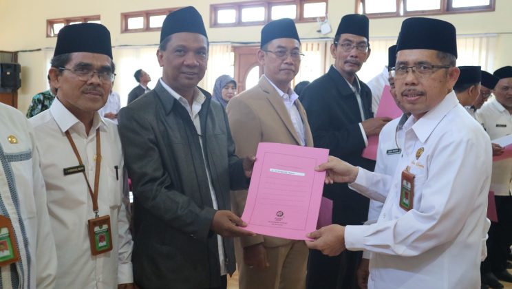 Kepala Kemenag Sidoarjo Kukuhkan Pengurus Badan Kesejahteraan Masjid Tingkat Kecamatan
