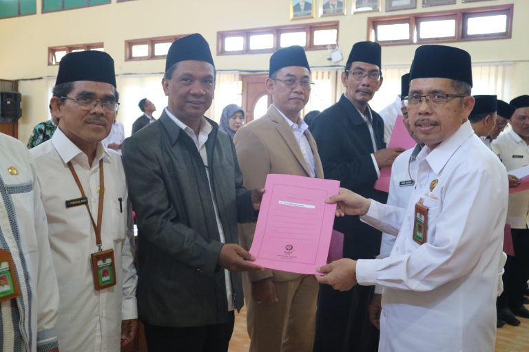 Kepala Kemenag Sidoarjo Kukuhkan Pengurus Badan Kesejahteraan Masjid Tingkat Kecamatan