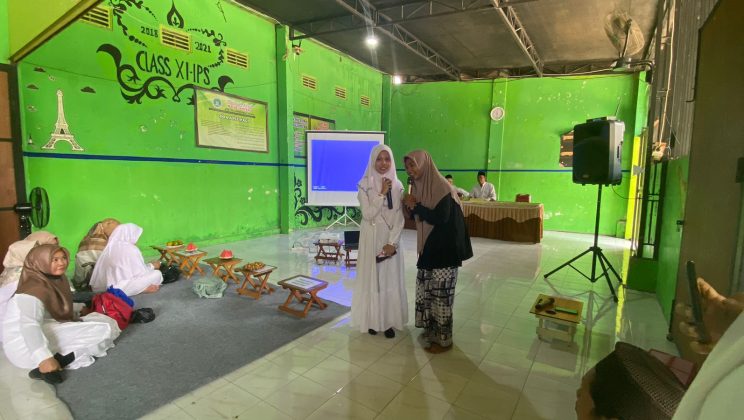 Usai Peringati Hari Santri Bersama Jokowi, MTsN 1 Benchmarking Program Tahfidz dan Diniyah di Ponpes Mazroatul Lughoh Pare