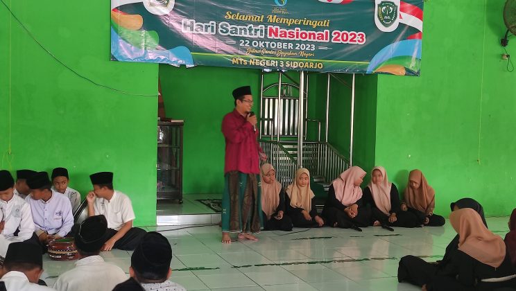 MTsN 3 Sidoarjo Rayakan Hari Santri 2023 dengan Bersholawat
