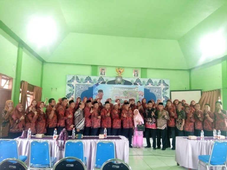 Tanda Perubahan di Dunia Pendidikan: Kepala MTs Negeri 4 Sidoarjo Pindah Tugas ke MTs Negeri 2 Sidoarjo