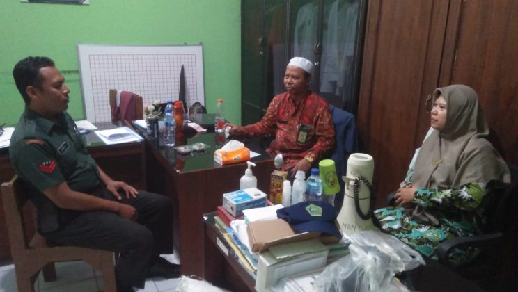 MTsN 4 Sidoarjo Gandeng Babinsa Koramil Tulangan untuk Tingkatkan Kedisiplinan Siswa