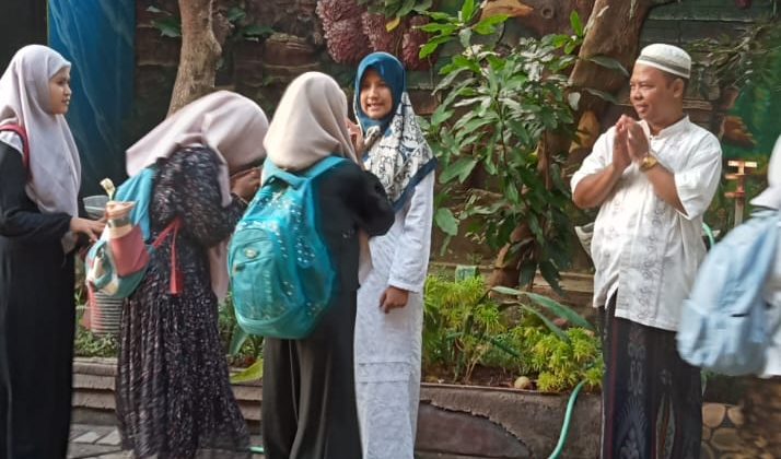 “Berkarakter dan Beriman: Program 3S, Sholat Dhuha, Sholat Hajat, dan Pembelajaran BTQ di MTs Negeri 4 Sidoarjo”