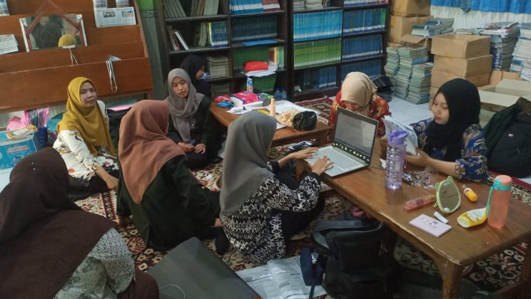 Pembinaan oleh Guru Pamong PLP UINSA Surabaya