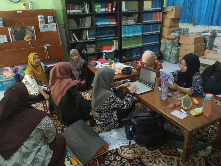 Pembinaan oleh Guru Pamong PLP UINSA Surabaya