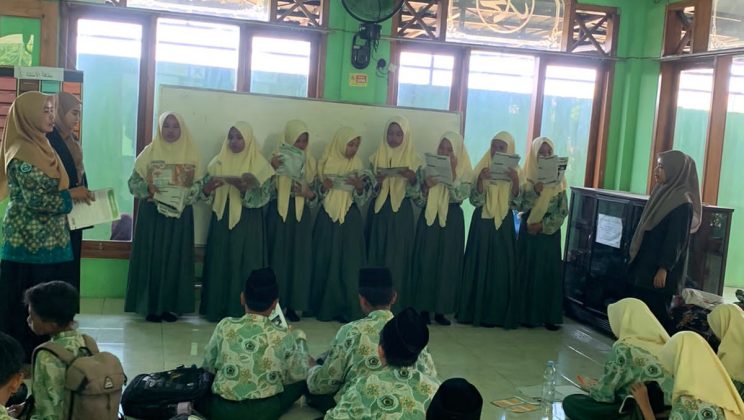 Media Bithoqotil As’ilah Sebagai Media Praktek Pengajaran Bahasa Arab