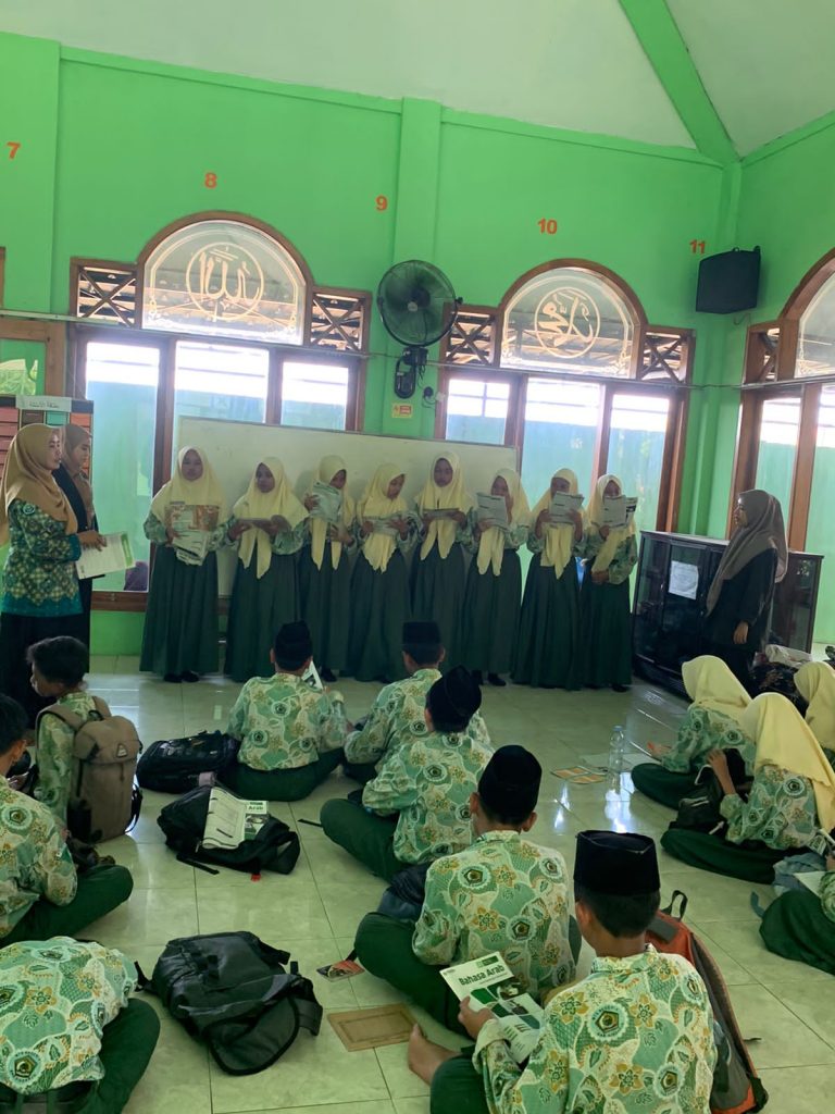 Media Bithoqotil As’ilah Sebagai Media Praktek Pengajaran Bahasa Arab