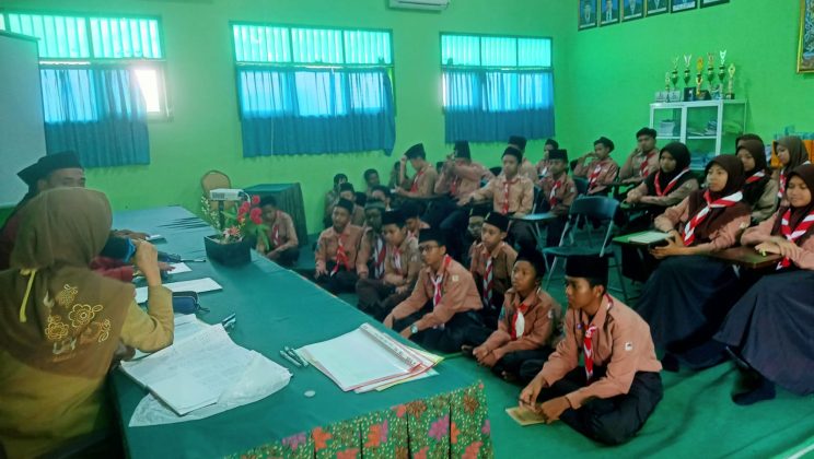 MTsN 4 Sidoarjo Libatkan Peran Siswa dalam Pengelolaan Musholla