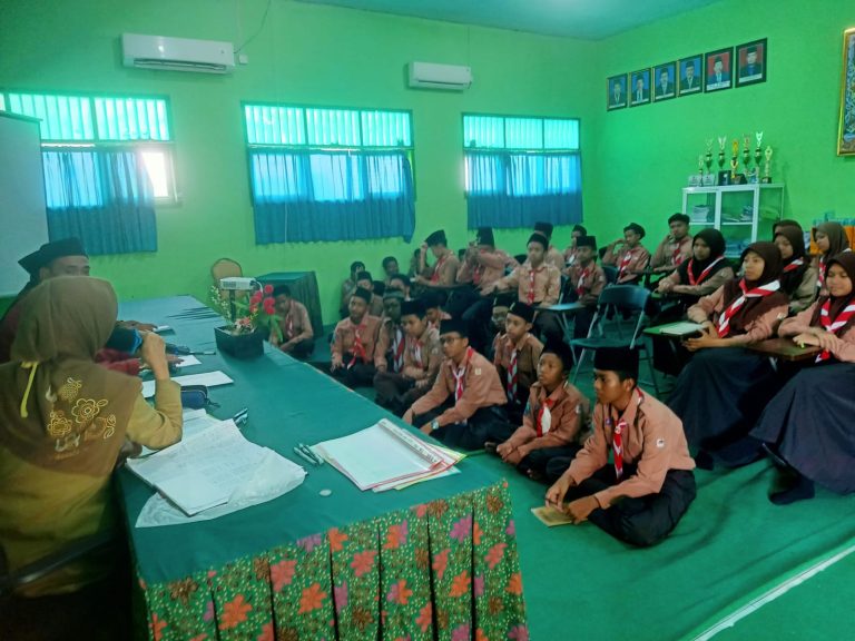 MTsN 4 Sidoarjo Libatkan Peran Siswa dalam Pengelolaan Musholla