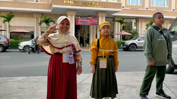Siswa MI Nurul Ulum Tulangan Juara 2 Olimpiade English, Science Mathematic Internasional