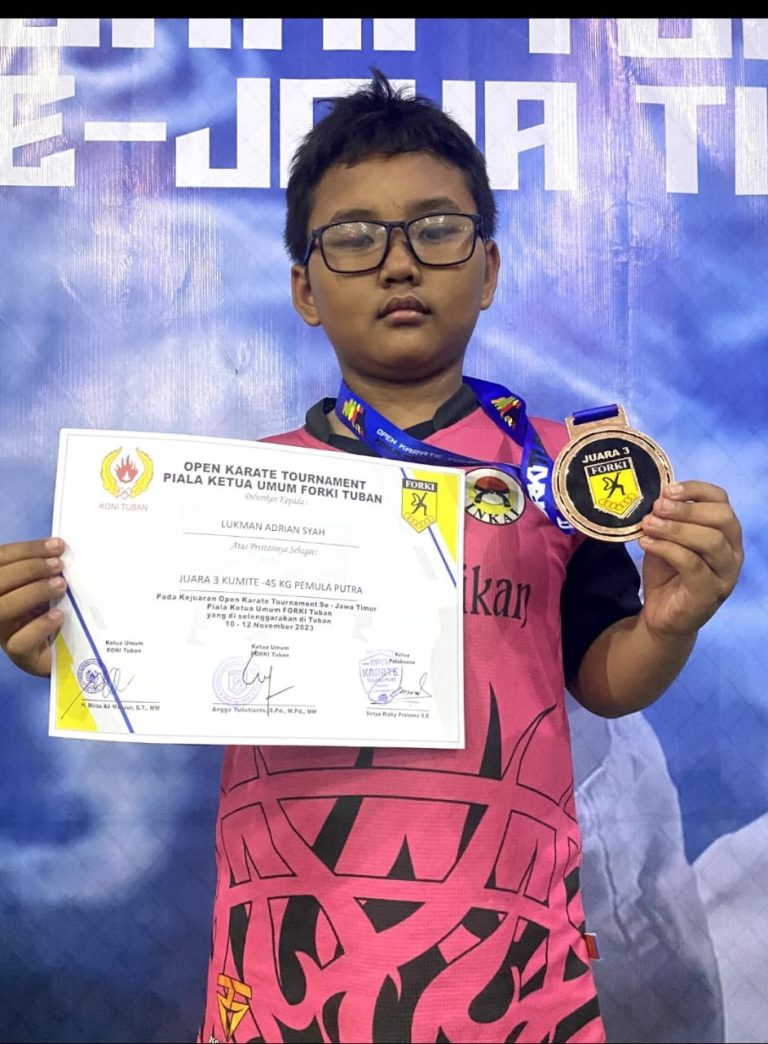 Lukman Adriansyah Sabet Juara 3 Kumite 45 kg Pemula Putra di Kejuaraan Open Karate Tournament Se Jawa Timur