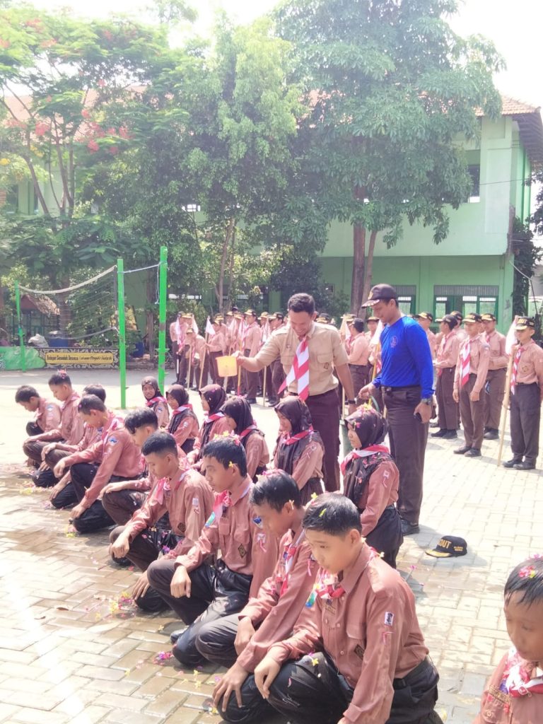 MTs Negeri 4 Sidoarjo Lantik 17 Penggalang Ramu