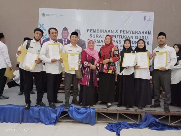 Sebanyak Enam Guru Formasi CPNS Tahun 2018 Kabupaten Sidoarjo Terima SK Redistribusi