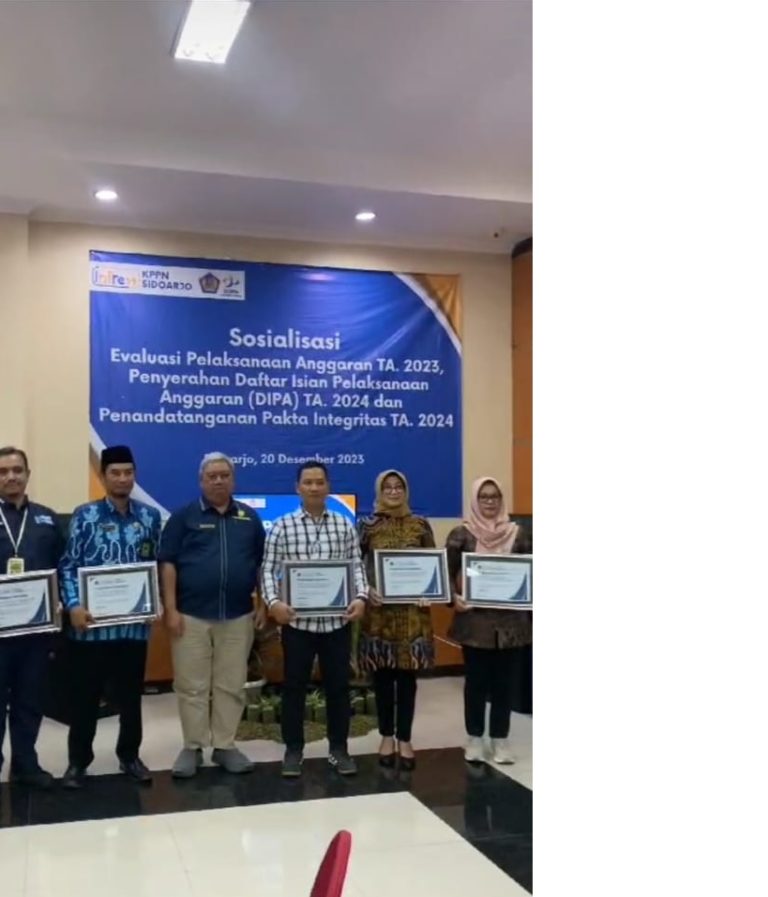 MTs Negeri 4 Sidoarjo Raih Penghargaan Apresiasi dari LPJ Bendahara Pengeluaran Terbaik Triwulan III TA 2023