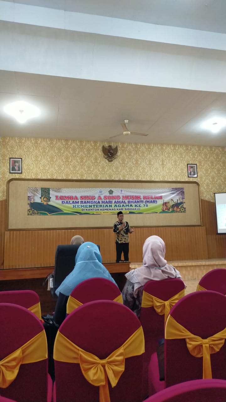 MTs Negeri 4 Sidoarjo Kirimkan Guru Terbaiknya dalam Lomba Sing A Song Musik Religi