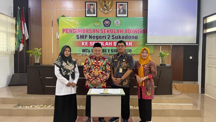 MTsN 1 SIDOARJO MENERIMA KUNJUNGAN SMPN 2 SUKODONO SEBAGAI SEKOLAH PENGIMBASAN ADIWIYATA