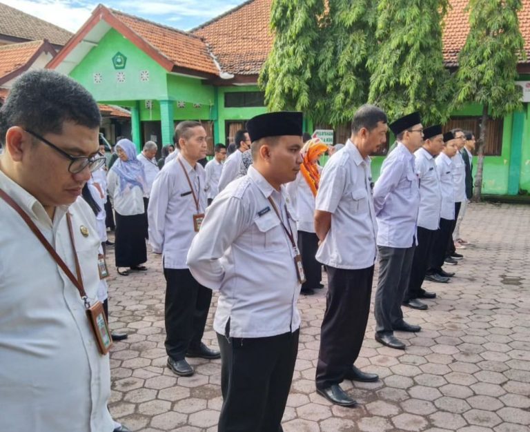 Apel Senin Pagi Pembina Apel Sampaikan Tugas Fungsi Pengawas Madrasah