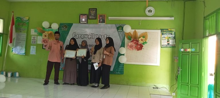 MTsN 4 Sidoarjo Gelar Farewell Party English Exclusive