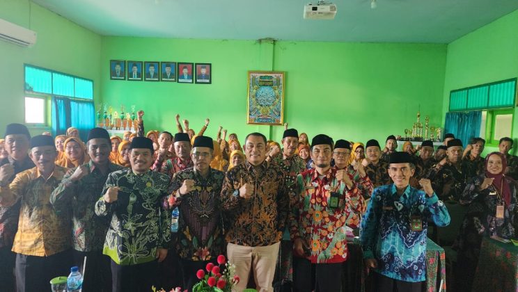 MTs Negeri 4 Sidoarjo Terima Kunjungan Direktur KSKK Madrasah dalam Acara Pembinaan Guru dan Karyawan