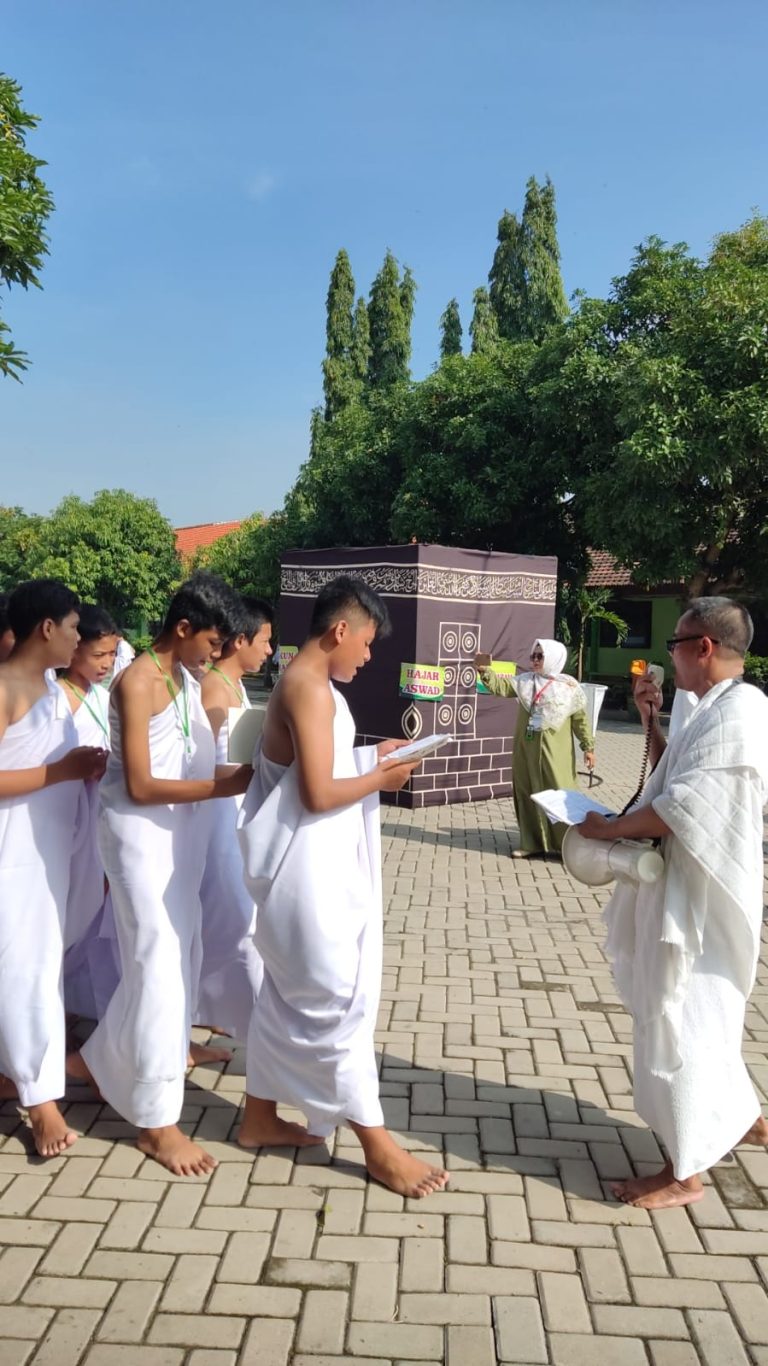 MTsN 3 Sidoarjo Gelar Manasik Haji, Lokasi Tersebar di Sejumlah Titik